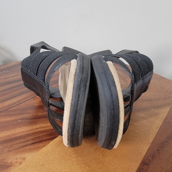 St. John's Bay Black Stretchy Straps Slip On Sandals Size 8 - Picture 11 of 17